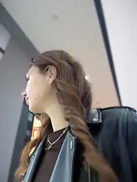 QuitieLia online show from 10-03-25, 08:22