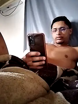 Snapshot of cirilopaupqueno chatting on 10-04-25, 11:08 cirilopaupqueno online show from 10-04-25, 11:08