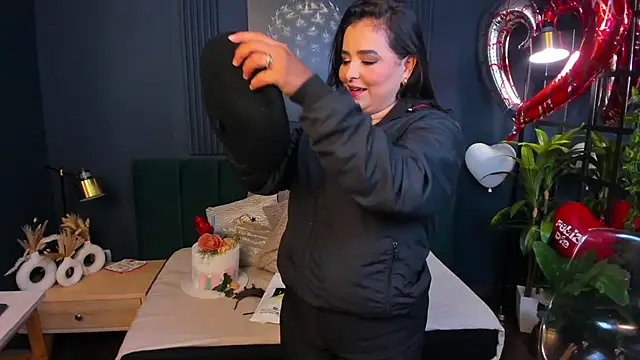 Snapshot of taylor_bennet chatting on 02-19-25, 12:11 taylor bennet online show from 02-19-25, 12:11