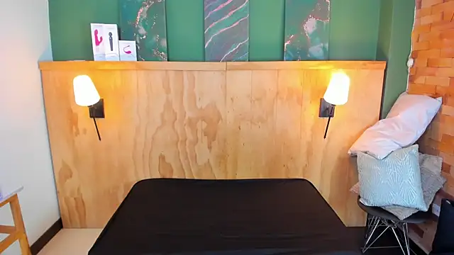 Snapshot of taylor_bennet chatting on 03-18-25, 12:14 taylor bennet online show from 03-18-25, 12:14