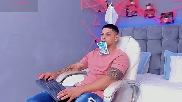 Alex cute77 online show from 10-30-25, 12:17