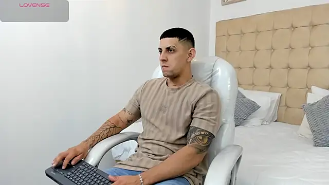 Alex cute77 online show from 01-06-26, 12:31