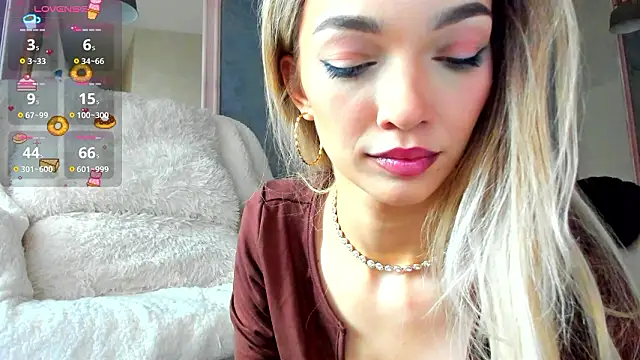 Snapshot of Sassy_Teen chatting on 03-05-26, 08:32 Sassy Teen online show from 03-05-26, 08:32