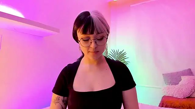 Gloomydoll online show from 11-14-25, 09:24