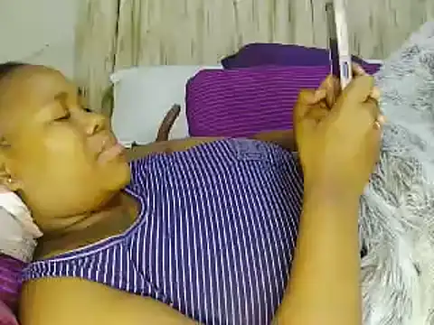 Snapshot of Real1SweetQueen chatting on 05-18-26, 06:47 Real1SweetQueen online show from 05-18-26, 06:47