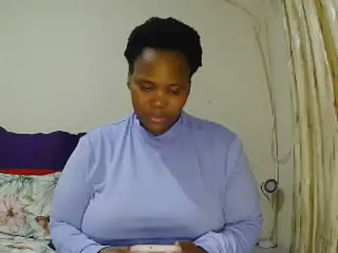 Snapshot of Real1SweetQueen chatting on 06-18-26, 05:06 Real1SweetQueen online show from 06-18-26, 05:06