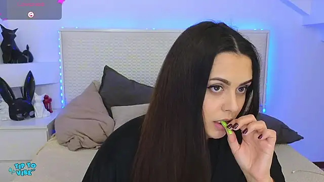 Snapshot of Eva_Rogers_ chatting on 01-17-25, 11:59 Eva Rogers  online show from 01-17-25, 11:59