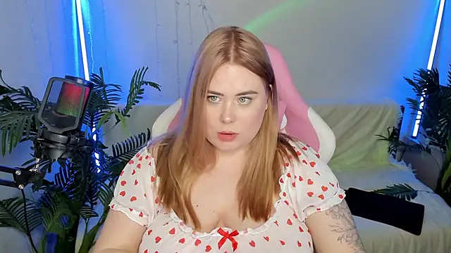 Snapshot of Akemi_BBW chatting on 01-31-25, 01:33 Akemi BBW online show from 01-31-25, 01:33