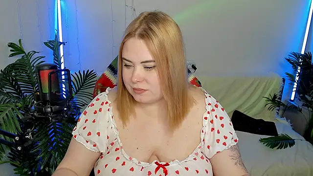 Snapshot of Akemi_BBW chatting on 02-14-25, 06:29 Akemi BBW online show from 02-14-25, 06:29