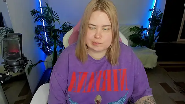 Snapshot of Akemi_BBW chatting on 02-16-25, 09:38 Akemi BBW online show from 02-16-25, 09:38