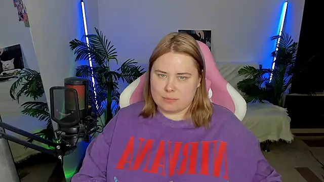 Snapshot of Akemi_BBW chatting on 02-17-25, 09:41 Akemi BBW online show from 02-17-25, 09:41