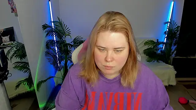 Snapshot of Akemi_BBW chatting on 02-19-25, 06:32 Akemi BBW online show from 02-19-25, 06:32