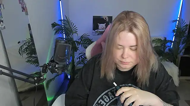 Snapshot of Akemi_BBW chatting on 02-28-25, 10:39 Akemi BBW online show from 02-28-25, 10:39