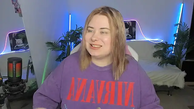 Snapshot of Akemi_BBW chatting on 03-08-25, 07:20 Akemi BBW online show from 03-08-25, 07:20