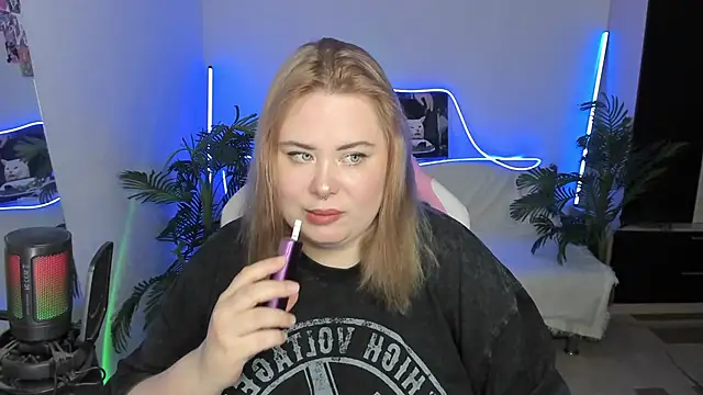 Snapshot of Akemi_BBW chatting on 03-14-25, 07:01 Akemi BBW online show from 03-14-25, 07:01