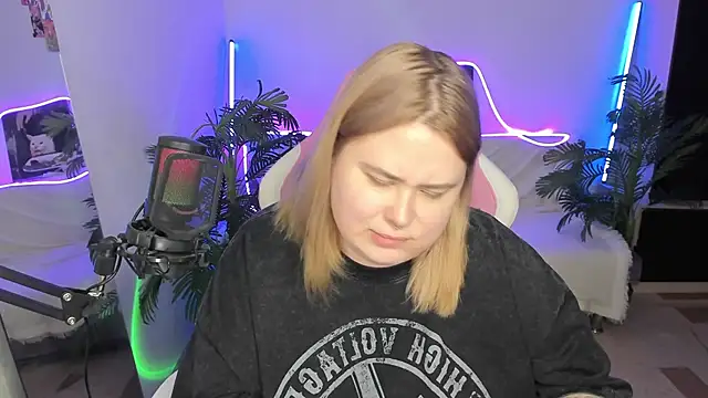 Snapshot of Akemi_BBW chatting on 03-15-25, 09:38 Akemi BBW online show from 03-15-25, 09:38