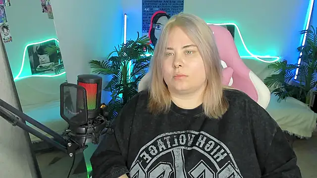 Snapshot of Akemi_BBW chatting on 03-18-25, 09:53 Akemi BBW online show from 03-18-25, 09:53