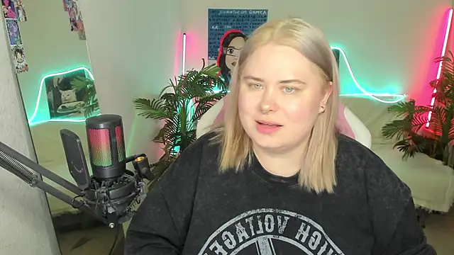 Snapshot of Akemi_BBW chatting on 03-19-25, 09:48 Akemi BBW online show from 03-19-25, 09:48