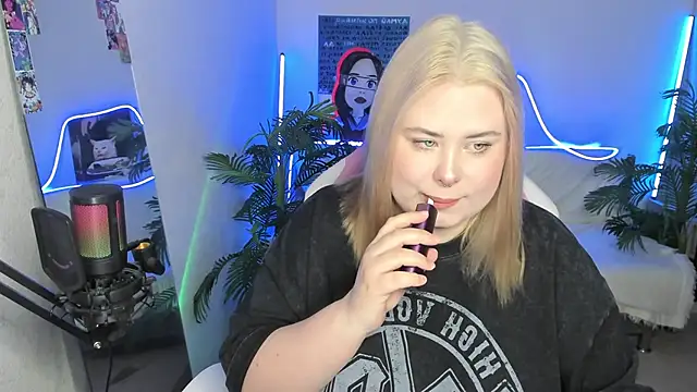 Snapshot of Akemi_BBW chatting on 03-20-25, 07:46 Akemi BBW online show from 03-20-25, 07:46