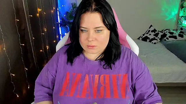 Snapshot of Akemi_BBW chatting on 10-29-25, 05:58 Akemi BBW online show from 10-29-25, 05:58