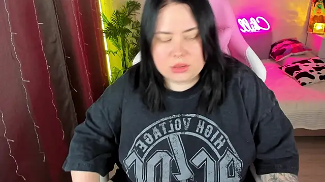 Snapshot of Akemi_BBW chatting on 11-06-25, 04:41 Akemi BBW online show from 11-06-25, 04:41