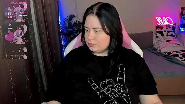 Snapshot of Akemi_BBW chatting on 11-25-25, 04:40 Akemi BBW online show from 11-25-25, 04:40