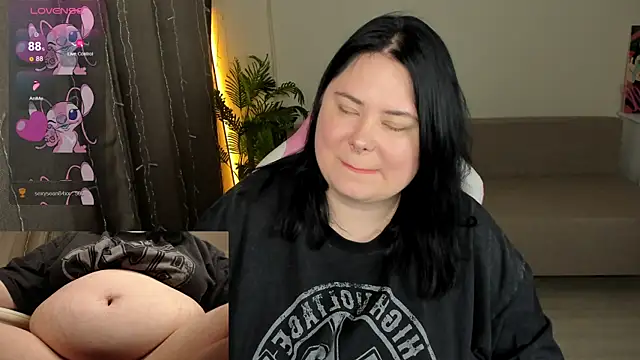 Snapshot of Akemi_BBW chatting on 12-03-25, 05:26 Akemi BBW online show from 12-03-25, 05:26