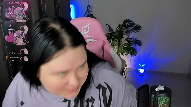 Snapshot of Akemi_BBW chatting on 12-18-25, 04:40 Akemi BBW online show from 12-18-25, 04:40