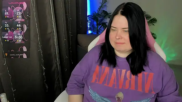 Snapshot of Akemi_BBW chatting on 12-19-25, 04:52 Akemi BBW online show from 12-19-25, 04:52