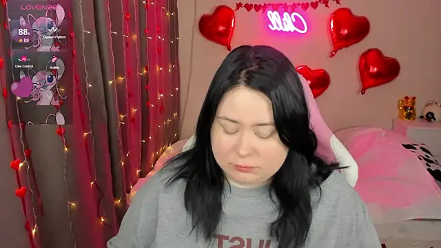 Snapshot of Akemi_BBW chatting on 02-18-26, 04:52 Akemi BBW online show from 02-18-26, 04:52