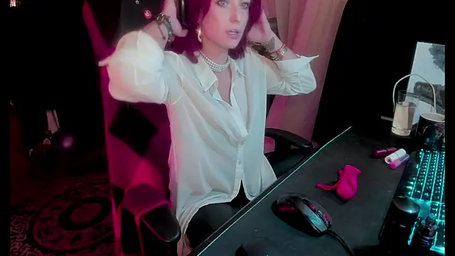 Snapshot of astarrot chatting on 10-28-25, 07:16 astarrot online show from 10-28-25, 07:16