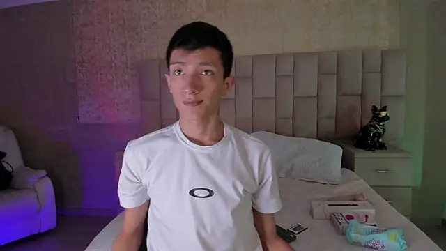 Snapshot of DereckCooperr chatting on 01-06-25, 09:00 DereckCooperr online show from 01-06-25, 09:00