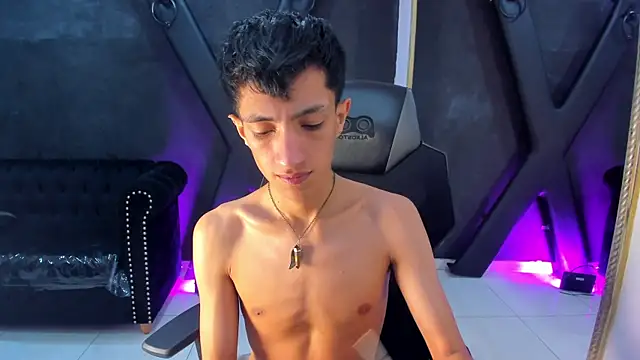 Snapshot of DereckCooperr chatting on 11-10-25, 10:31 DereckCooperr online show from 11-10-25, 10:31