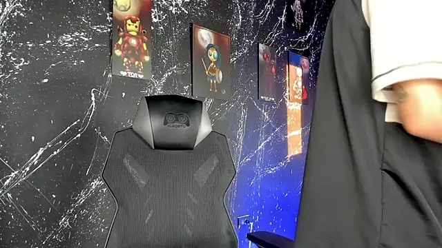 Snapshot of DereckCooperr chatting on 11-21-25, 10:30 DereckCooperr online show from 11-21-25, 10:30