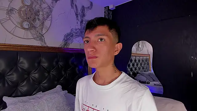 Snapshot of DereckCooperr chatting on 03-30-26, 08:32 DereckCooperr online show from 03-30-26, 08:32