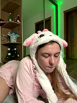 Snapshot of freiiaflower chatting on 12-21-25, 03:57 freiiaflower online show from 12-21-25, 03:57