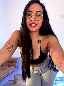 Snapshot of anniesweet02 chatting on 01-12-26, 02:33 anniesweet02 online show from 01-12-26, 02:33