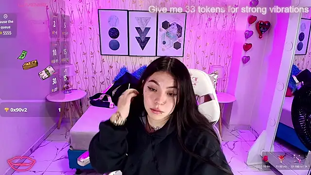 Snapshot of Isa_reel chatting on 02-22-25, 03:56 Isa reel online show from 02-22-25, 03:56