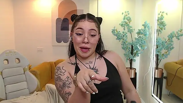 Snapshot of Isa_reel chatting on 03-04-25, 10:16 Isa reel online show from 03-04-25, 10:16