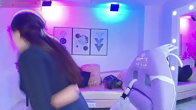 Snapshot of Isa_reel chatting on 10-17-25, 07:38 Isa reel online show from 10-17-25, 07:38