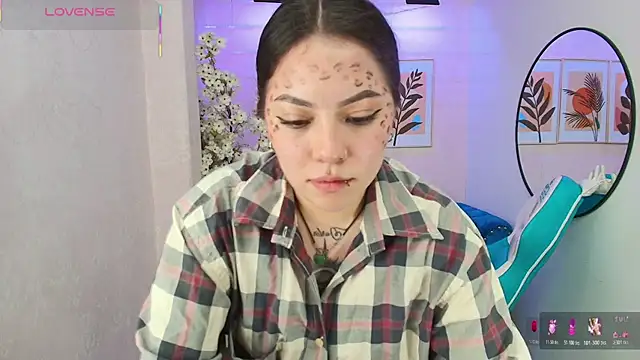 Snapshot of Isa_reel chatting on 10-25-25, 07:49 Isa reel online show from 10-25-25, 07:49