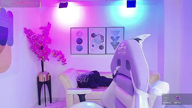 Snapshot of Isa_reel chatting on 10-28-25, 07:49 Isa reel online show from 10-28-25, 07:49