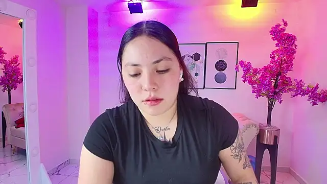 Snapshot of Isa_reel chatting on 01-11-26, 12:43 Isa reel online show from 01-11-26, 12:43