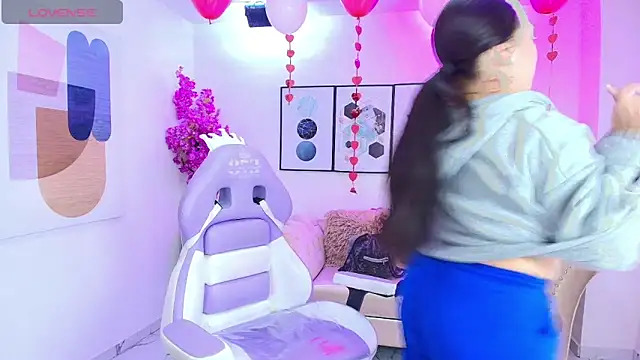 Snapshot of Isa_reel chatting on 02-15-26, 12:36 Isa reel online show from 02-15-26, 12:36