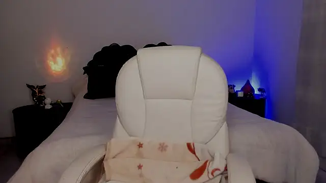 emilydolshe2 online show from 10-24-25, 02:24