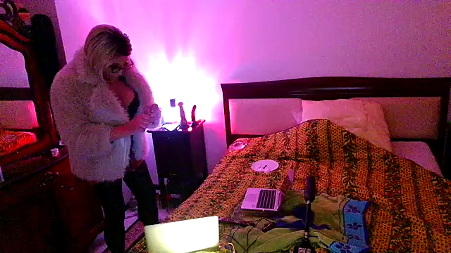 Snapshot of CharlotteVixxens chatting on 12-20-25, 01:02 CharlotteVixxens online show from 12-20-25, 01:02