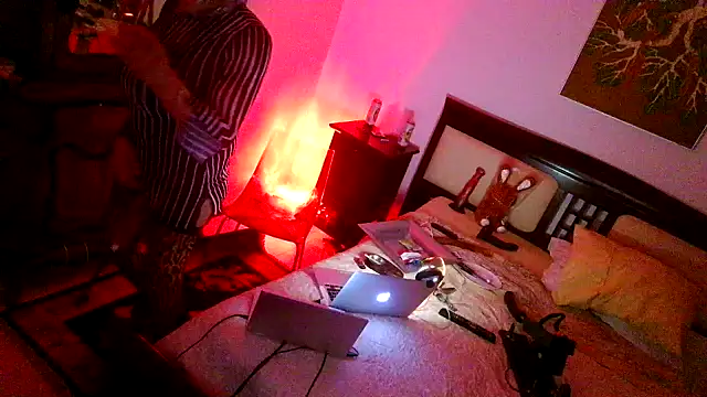 Snapshot of CharlotteVixxens chatting on 03-01-26, 10:01 CharlotteVixxens online show from 03-01-26, 10:01