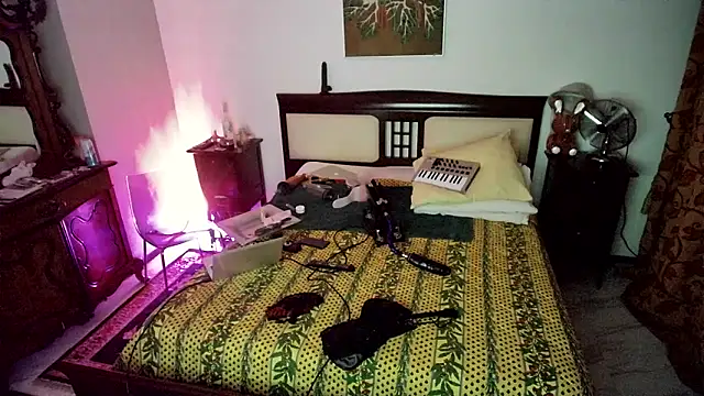 Snapshot of CharlotteVixxens chatting on 03-31-26, 11:16 CharlotteVixxens online show from 03-31-26, 11:16