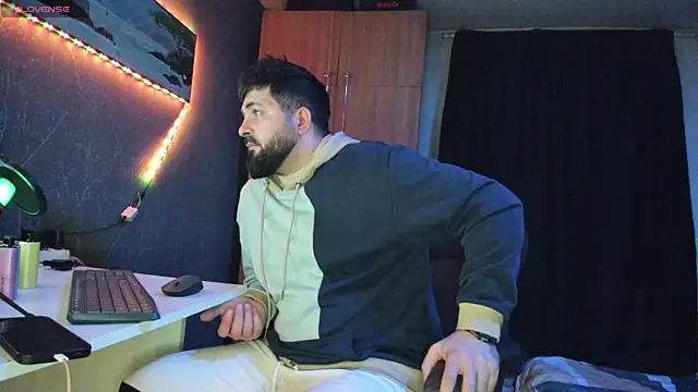 Snapshot of Eduu2322 chatting on 03-04-25, 11:00 Eduu2322 online show from 03-04-25, 11:00