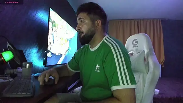 Snapshot of Eduu2322 chatting on 10-28-25, 09:28 Eduu2322 online show from 10-28-25, 09:28